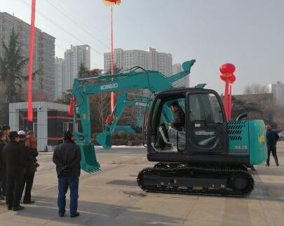 關于小型挖掘機油箱雜質(zhì)的清理方法